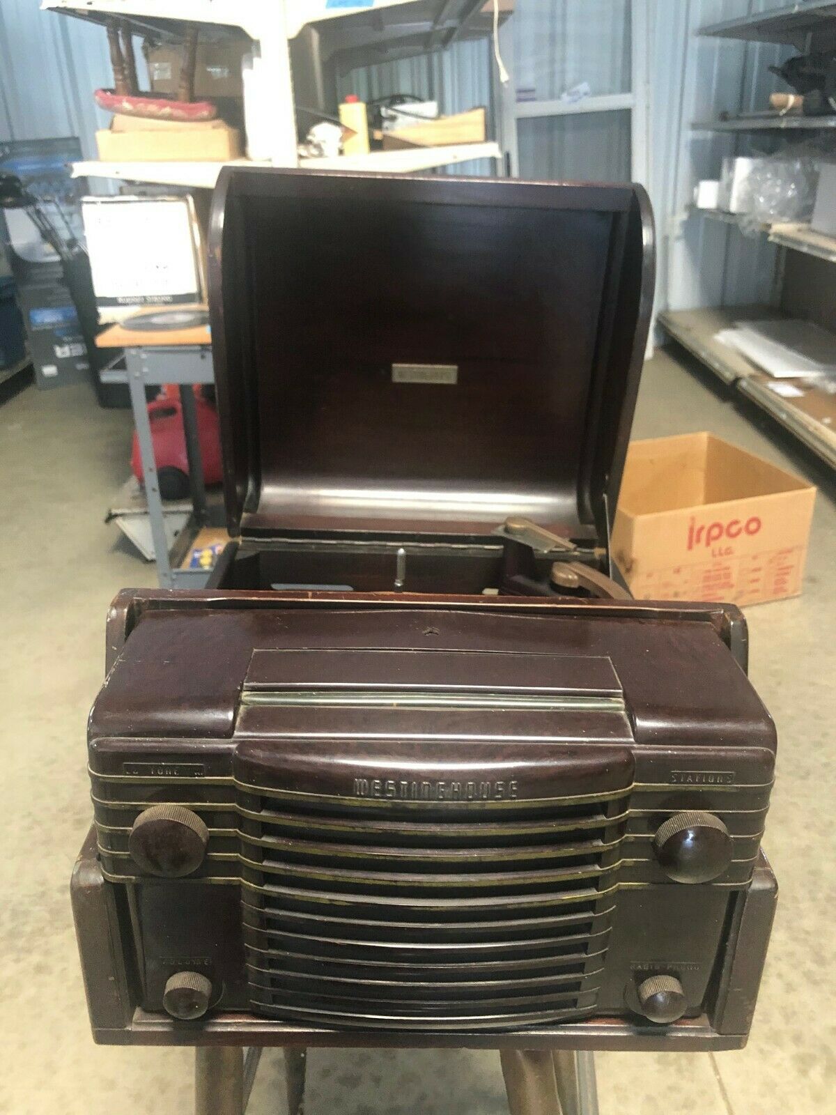 Vintage Westinghouse Radio Phonograph Model H-122B 105-120 volt in Wood Case
